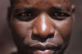Ibrahimův celoživotní útěk začal už v roce 1996, když prchal před masakrem v Sierra Leone do sousední Libérie. Bylo mu 18 let, rodinu ztratil ve válce. V Liberii dostal azyl jako uprchlík a našel si práci na stavbě. Za tři roky ale vypukla občanská válka i tam, tak utekl do Nigérie a odsud za prací do Libye.