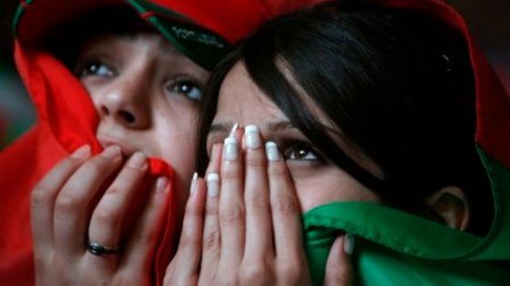 Obrazem: Fanynky (13.) prožívaly fotbal s pivem. Pak slavily