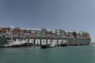 Kontejnerová loď uvázla v Suezském průplavu