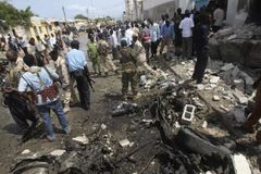 Sebevražedný atentátník se v Somálsku odpálil v autě naloženém výbušninami, nejméně 20 mrtvých