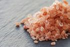 "Luxusní" růžová sůl je drahý podvod. Léčivá není, místo Himálaje se těží v Pákistánu