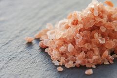 "Luxusní" růžová sůl je drahý podvod. Léčivá není, místo Himálaje se těží v Pákistánu