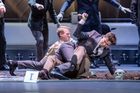 Recenze: Oidipus v Národním divadle má snovou logiku, pomalu se kolem něj hroutí svět