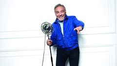 Recenze: Karel Gott na novém albu nežije v minulosti, oslavuje ženství ve všech podobách