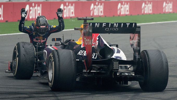 Sebastian Vettel si v Red Bulu dojel pro čtyři tituly mistra světa po sobě. To před ním dokázali jen Juan Manuel Fangio a Michael Schumacher.