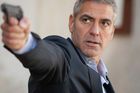 Recenze: Clooneyho Američan tiše zabíjí v oáze klidu