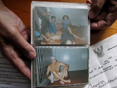 Fotky z jeho pobytu v thajském vězení.