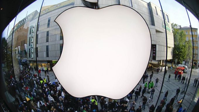 Firma Apple odmítá poslechnout příkaz amerického soudu a prolomit pro FBI ochranu iPhone 5C.