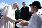 Papež František, pevně usazen v ježíšovské bublině, neúnavně zve k lásce a soucitu