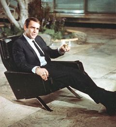 Sean Connery v červenci 1966 při natáčení bondovky Žiješ jenom dvakrát.