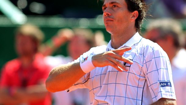 Argentinský tenista Carlos Berlocq v semifinálovém utkání Davis Cupu 2012 s Čechem Tomášem Berdychem.