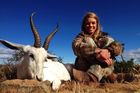 Mladé lovkyni smazal Facebook fotky zabitých zvířat
