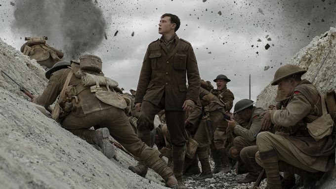 Tvůrci natočili válečný snímek 1917 technicky skvěle, působí jako dokonalá počítačová hra, tvrdí filmový kritik Kamil Fila.