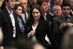 Carla Bruni tají aférku s šéfem francouzské diplomacie