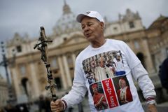 Otázky a odpovědi: Jak bílý kouř prozradí nového papeže