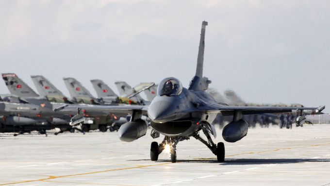 Turecké stíhačky F-16.