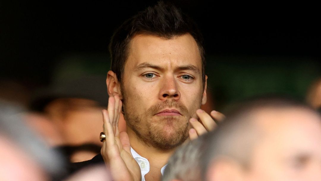 Zpěvák Harry Styles na Premier League v únoru 2024