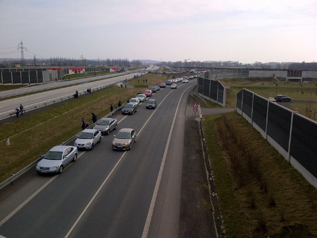 Foto z dálnice v Bohumíně. Čekání na americký konvoj