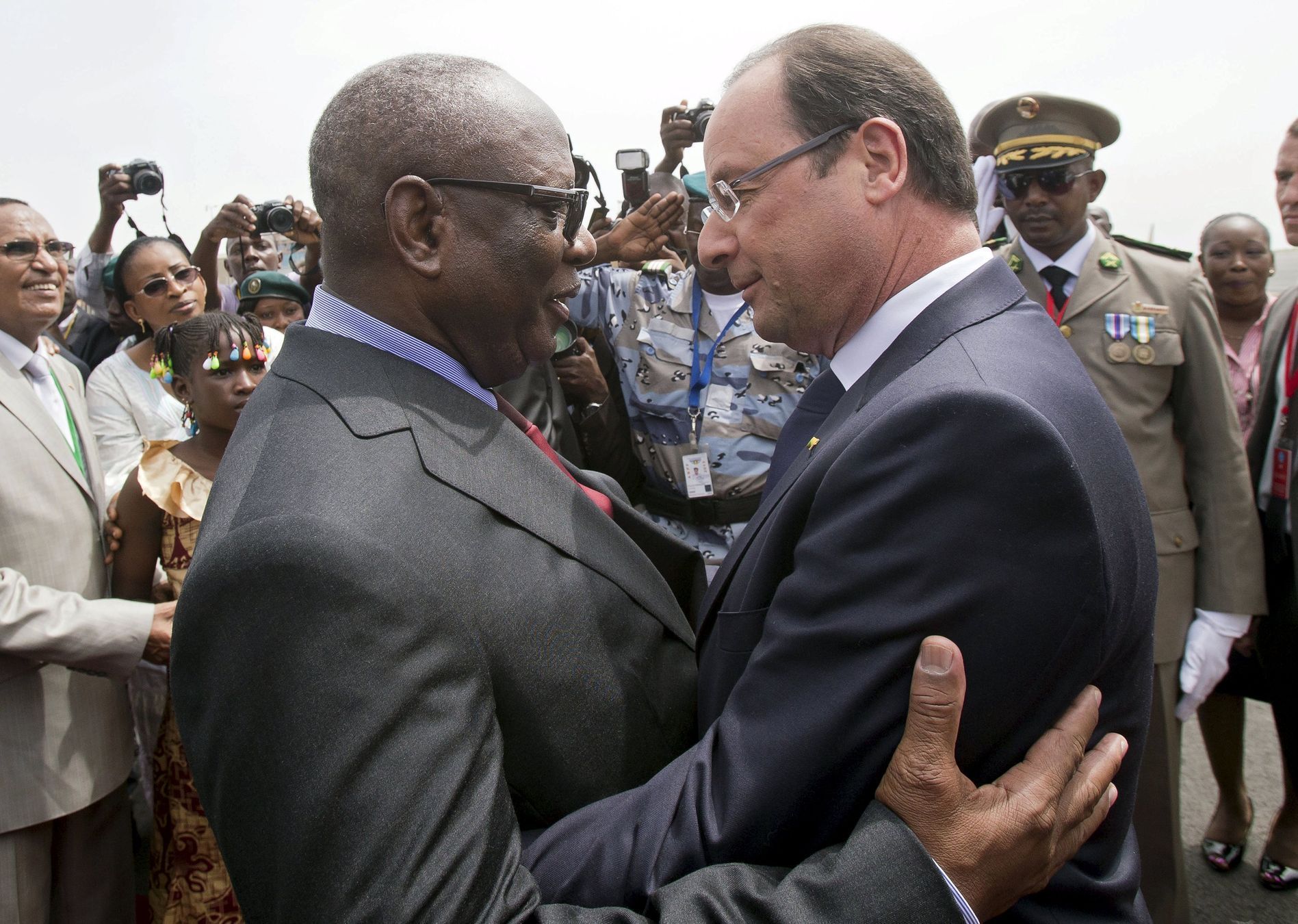 Prezident Mali Ibrahim Boubacar Keita s francouzským prezidentem Francoisem Hollandem