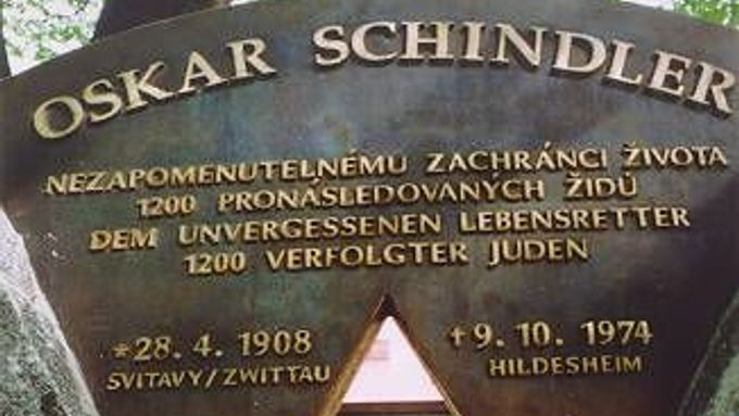 Pamětní deska Oskaru Schindlerovi.