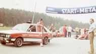 Druhým vozem záchranného týmu se stalo FSO Polonez, které Narex získal v roce 1979 zápůjčkou na dvě sezony. Tehdy pomohl zachránit při závodech v Toruni polského závodníka. Na snímku je Svoboda vystupující z Polonezu v roce 1980.