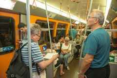 Voňavé metro nechceme, odmítli lidé experiment Vídně. Báli se zdravotní závadnosti