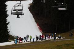 Pro většinu lyžařských areálů skončila sezóna Velikonocemi. Sněhu je dost, ale návštěvníků ubývá