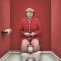 Na WC Merkelová