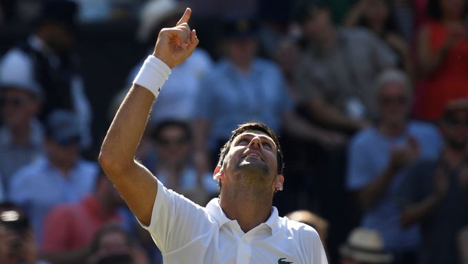 Novak Djokovič po svém čtvrtém triumfu na Wimbledonu.
