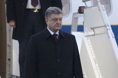 Petro Porošenko po příletu do Minsku.