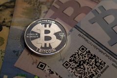 Kurz bitcoinu se dostal poprvé za více než rok nad 500 dolarů. Pomohla mu Čína i evropský soud