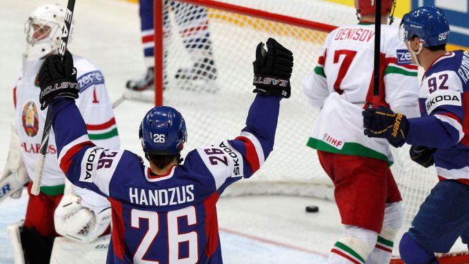 Takhle válel Michal Handzuš v dresu slovenského národního týmu ještě nedávno na ledě.