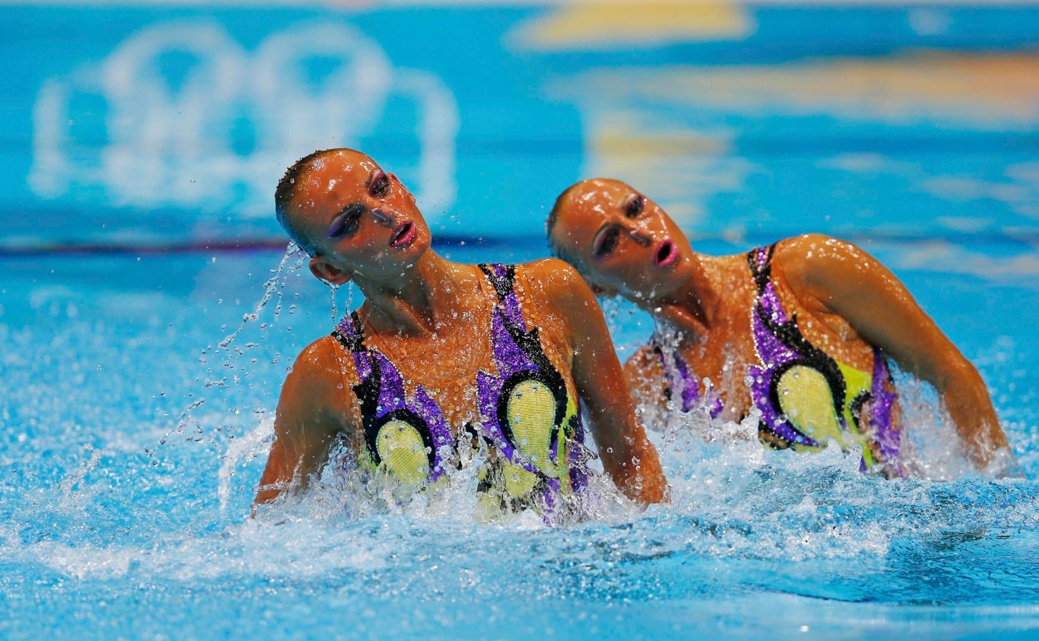 Ukrajinské synchronizované plavkyně Daria Jušková a Ksenia Sydorenková v kvalifikaci na OH 2012 v Londýně.