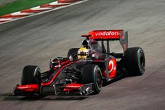 Hamilton má pole position, propadlo Ferrari i Button