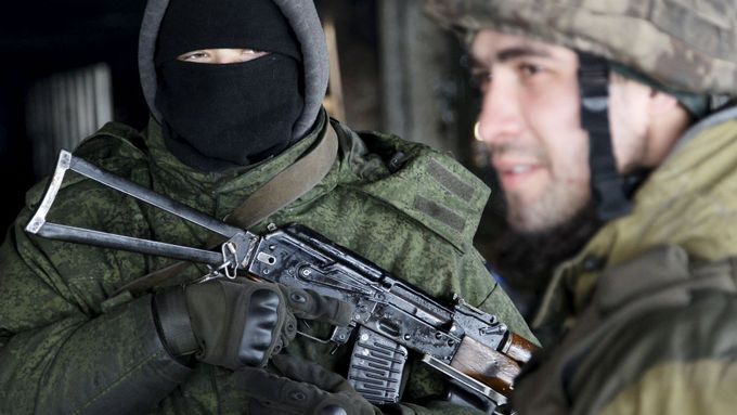 Separatističtí bojovníci na letišti v Doněcku. Snímek z ledna 2016.