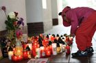 Foto: Horní Bříza se ponořila do smutku za zavražděnou dívku