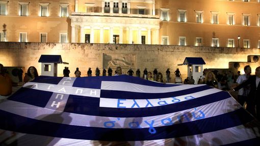Demonstrace před řeckým parlamentem.