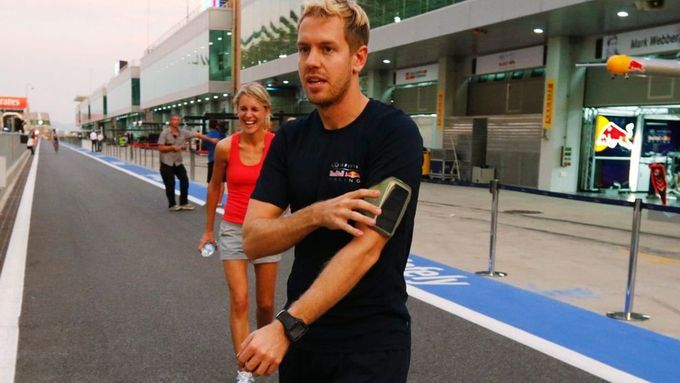Sebastian Vettel vyhrál v Jon-kamu šestou kvalifikaci této sezony formule 1. Aby se před nedělním závodem udržel v kondici, šel si ještě v podvečer zaběhat. Podívejte se, co se ještě v sobotu v Koreji stalo.