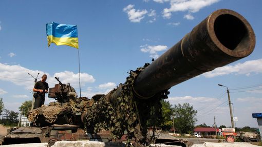 Ukrajinská armáda utahuje smyčku kolem milionového Doněcku.