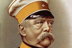 V Německu vydražili za tři miliony Bismarckovu čepici. Prodaly se i obojky jeho psů
