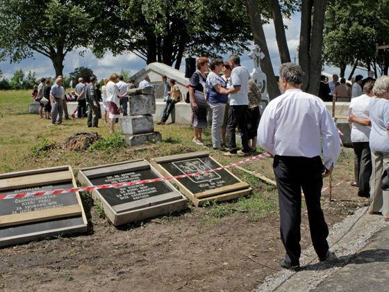 Původní text na zborovské mohyle z roku 1927 Vzpomínková akce u příležitosti oslav 100. výročí bitvy u Zborova