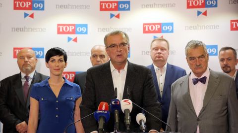 Kalousek: Němcová i Sobotka museli dokázat, že mají většinu. Babiše prezident Zeman nechce vydírat