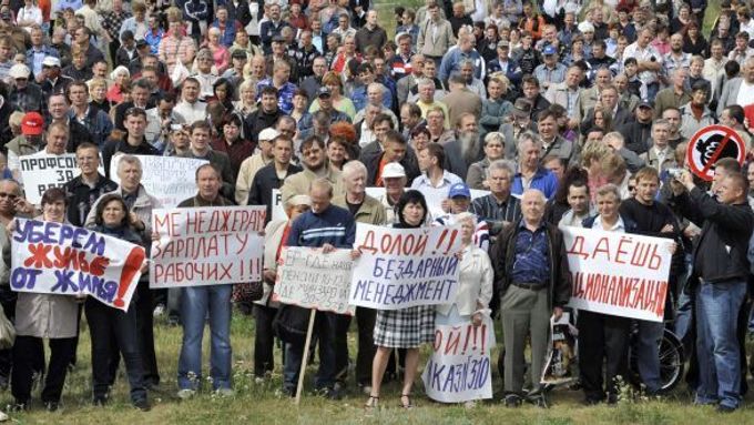 Protestující zaměstnanci AvtoVAZu.
