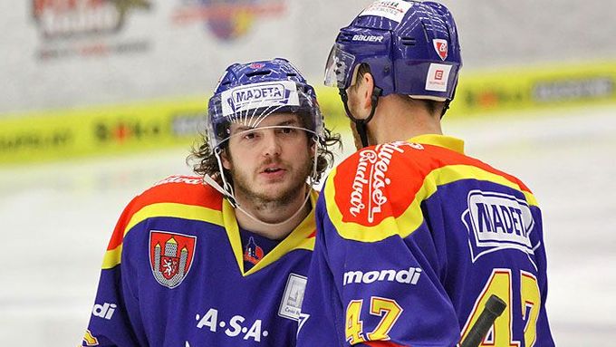 Hokejisté Českých Budějovic zvládli přestřelku s Kladnem. V zápase padlo šestnáct branek.