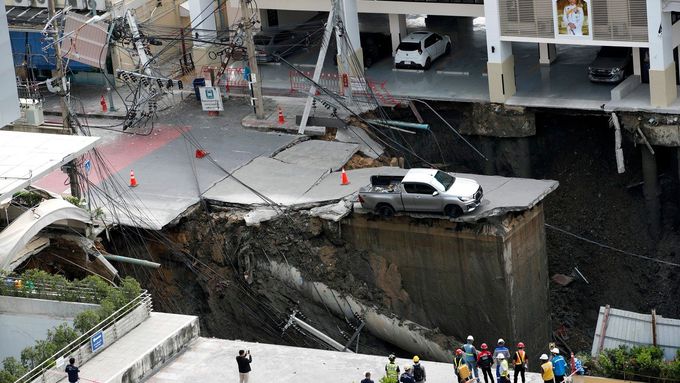 Podle bangkockého guvernéra Chatcharta Sittipunta si událost nevyžádala žádné oběti.