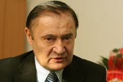 Senátor Dryml podal trestní oznámení kvůli Lukoilu