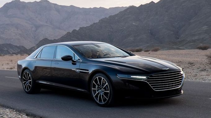 První oficiální snímek sedanu značky Aston Martin.