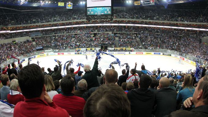 O2 arena se dnes těší na zápas roku: V jediném utkání KHL sezony se tady střetne Lev Praha s CSKA Moskvou.