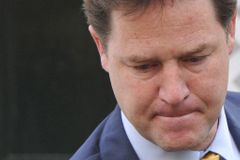 Britové trestají liberály za vládnutí s konzervativci