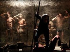 Představení Tichý Tarzan, které od ledna 2012 hraje divadlo Husa na provázku